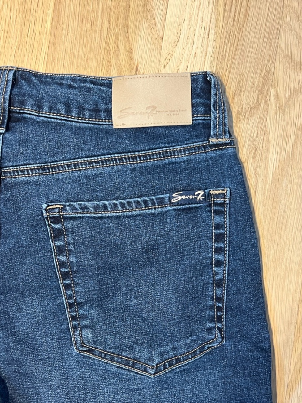 Seven7 High Rise Weekend Shorts Size 6 Dark Wash 4” Inseam Stretch Denim - Picture 4 of 15